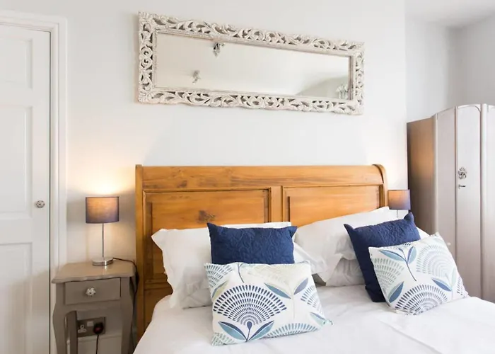 Seaside Retreat In North Bay - With Parking