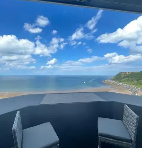 Penthouse Flat In Scarborough