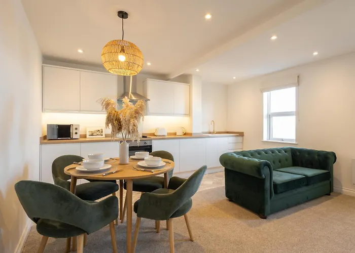Apartment 5, King\'S Court