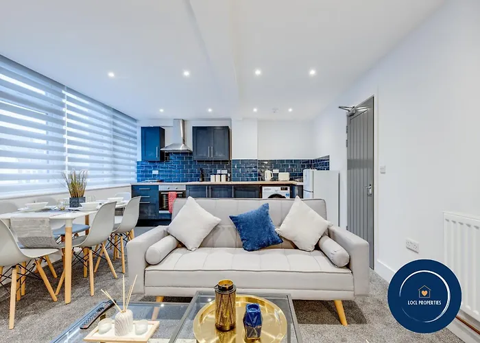 Raglan 3 - Central Apartment With Free Parking