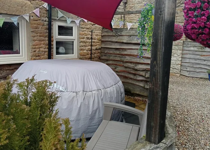 Larch Cottage Ruston Dog Friendly With Hot Tub