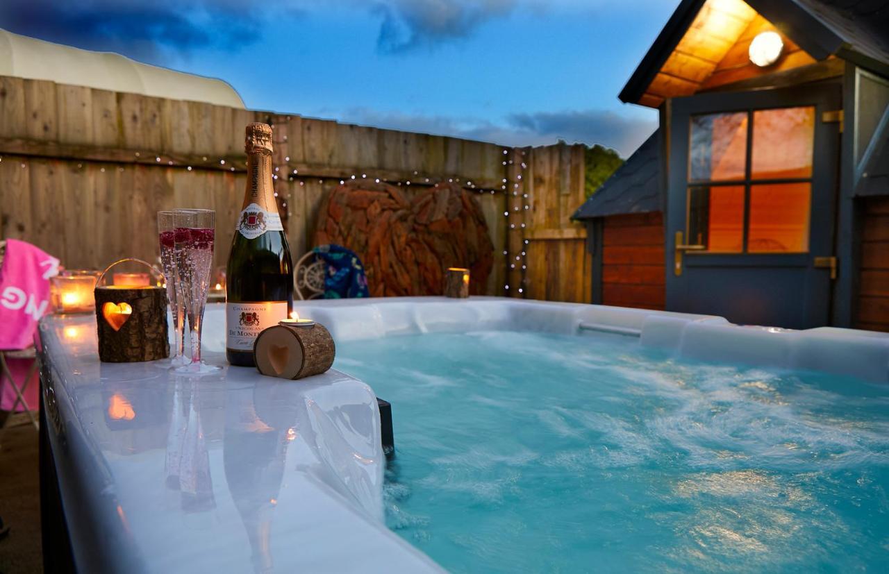 Pinewood Park - Tipis, Hot Tubs And Campsite Scarborough