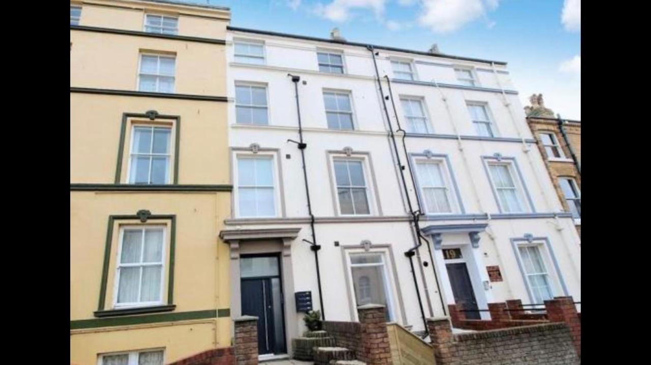 Seabourne Beautiful 4th Floor Penthouse With Amazing Coastal & Lighthouse View Scarborough