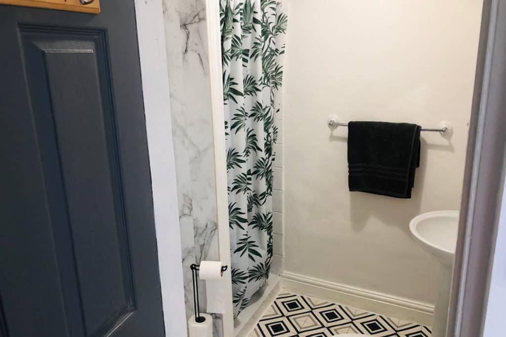 Castle View Apartment- 3rd Floor