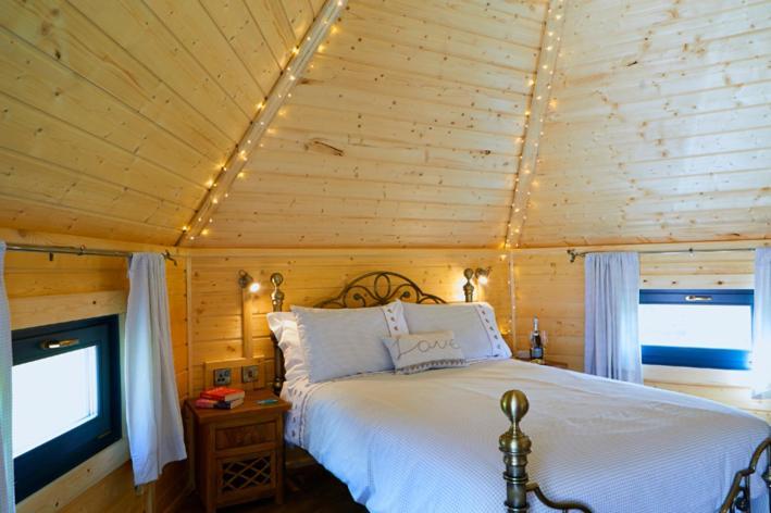 Pinewood Park - Tipis, Hot Tubs And