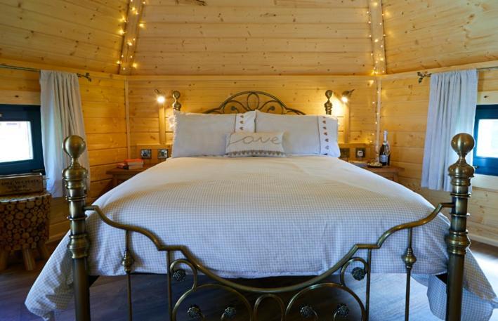 Campsite Pinewood Park - Tipis, Hot Tubs And Scarborough