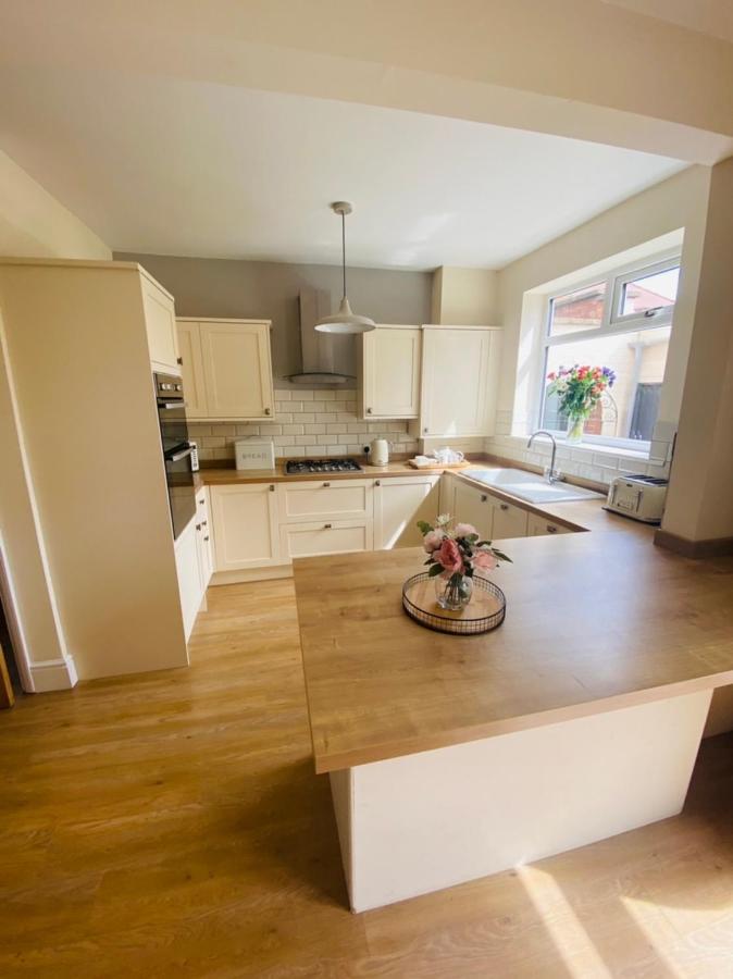 Acacia Breezes - Delightful Semi Holiday home