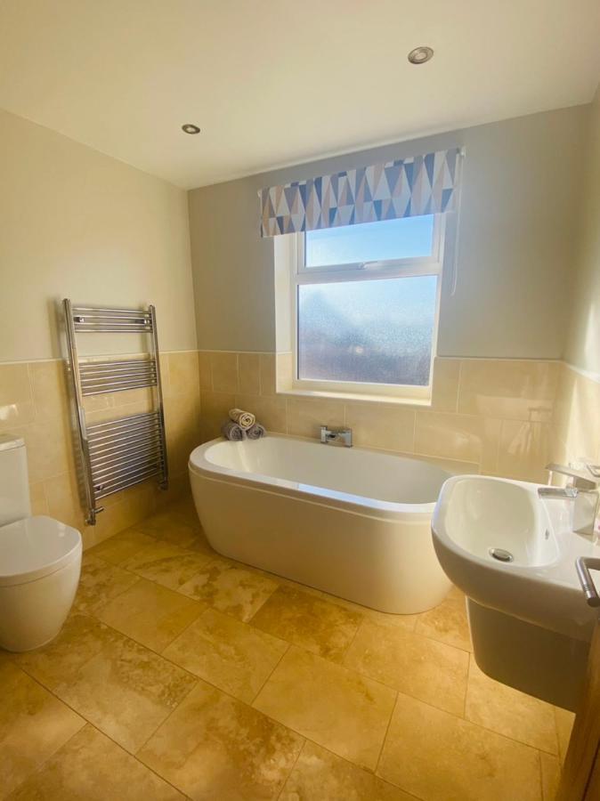 Acacia Breezes - Delightful Semi Holiday home *