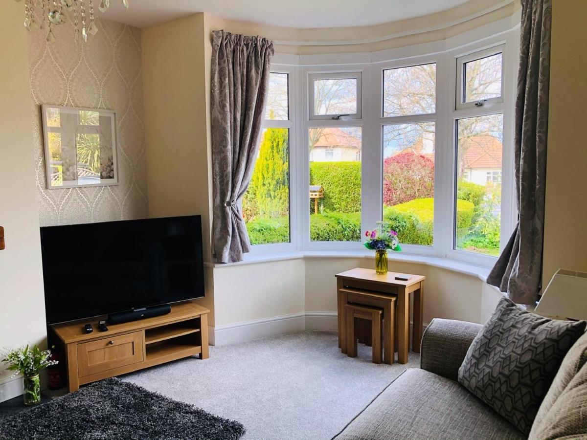 Holiday home Acacia Breezes - Delightful Semi Scarborough