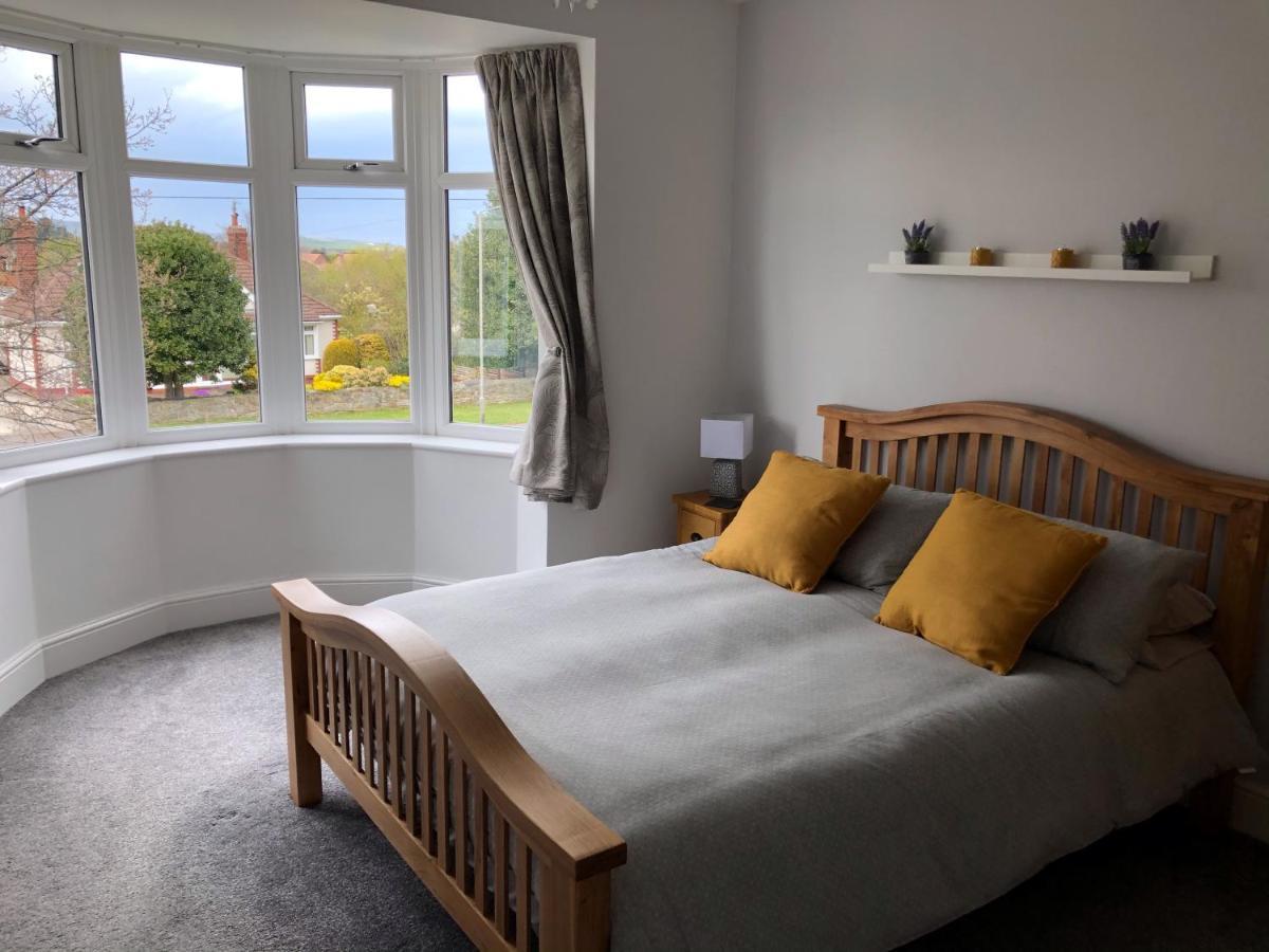 Acacia Breezes - Delightful Semi Holiday home Scarborough