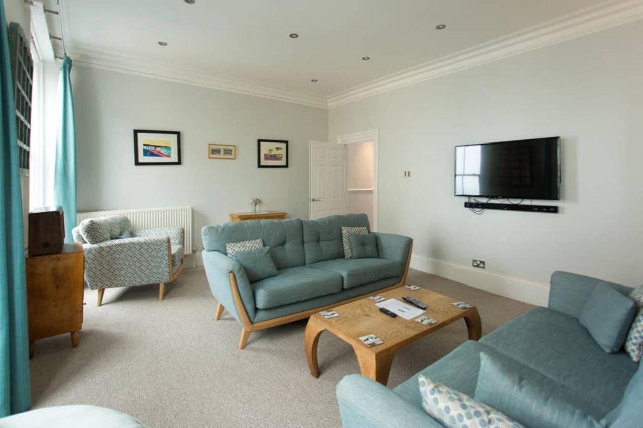 Seaside Retreat In North Bay - With Parking Scarborough