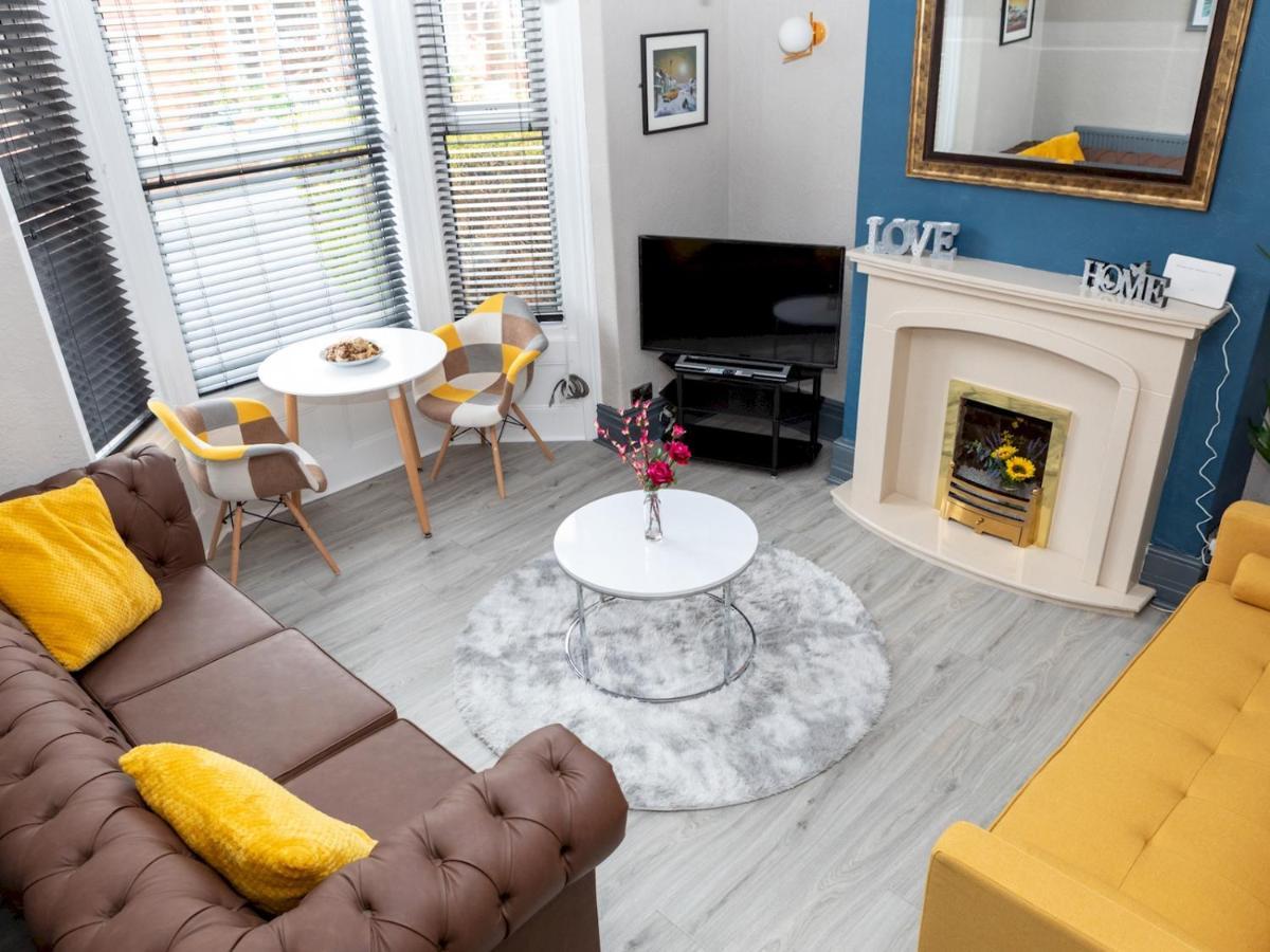 Pass The Keys Amazing, Newly Renovated 5bedroom House Sleeps 10 * Scarborough