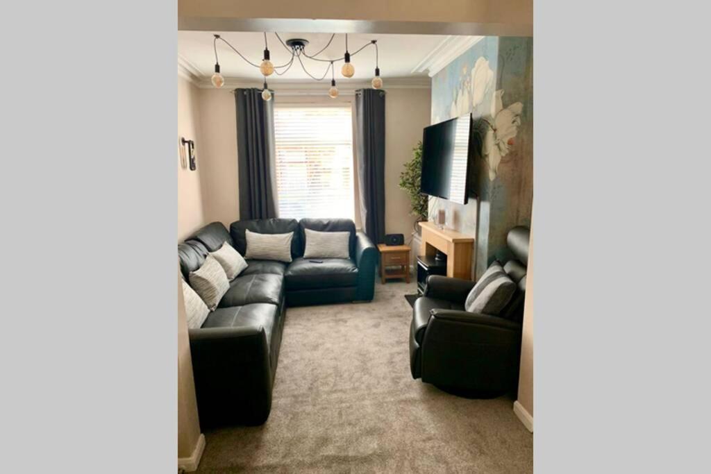 Durham House - Fantastic Location And Great Price In Holiday home