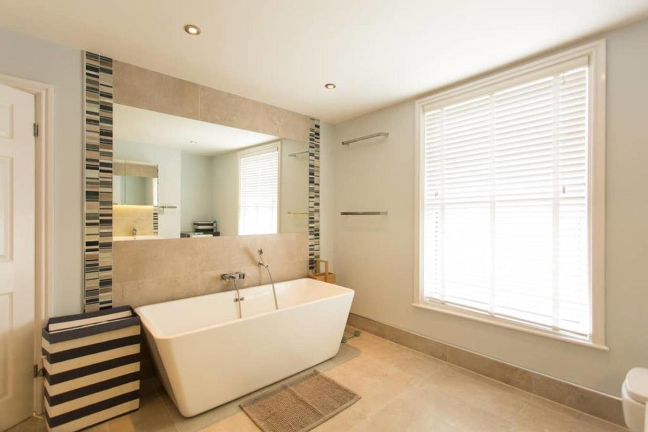 Seaside Retreat In North Bay - With Parking