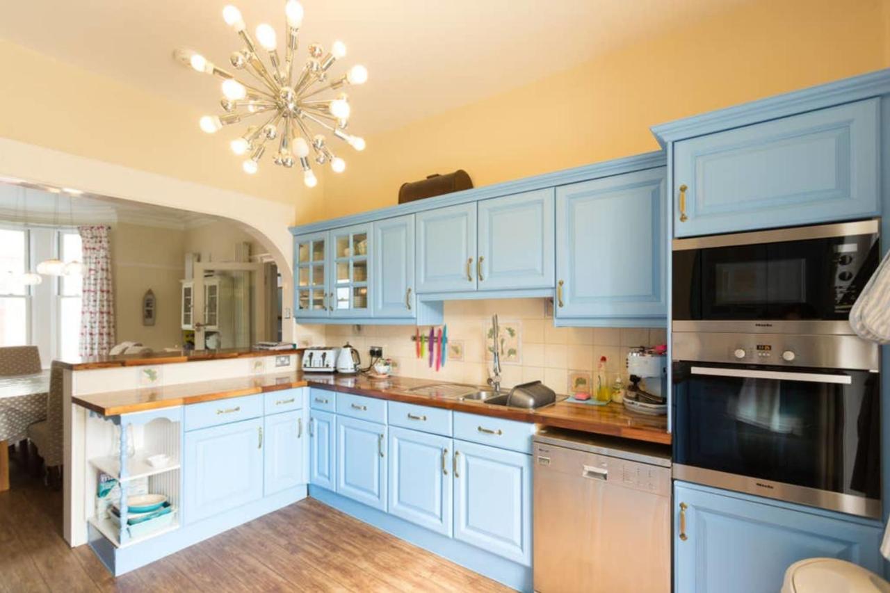 Seaside Retreat In North Bay - With Parking *
