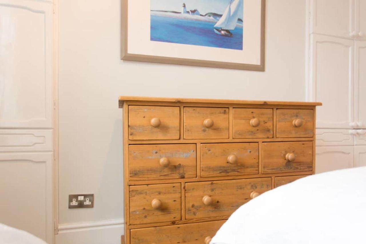 Seaside Retreat In North Bay - With Parking Scarborough