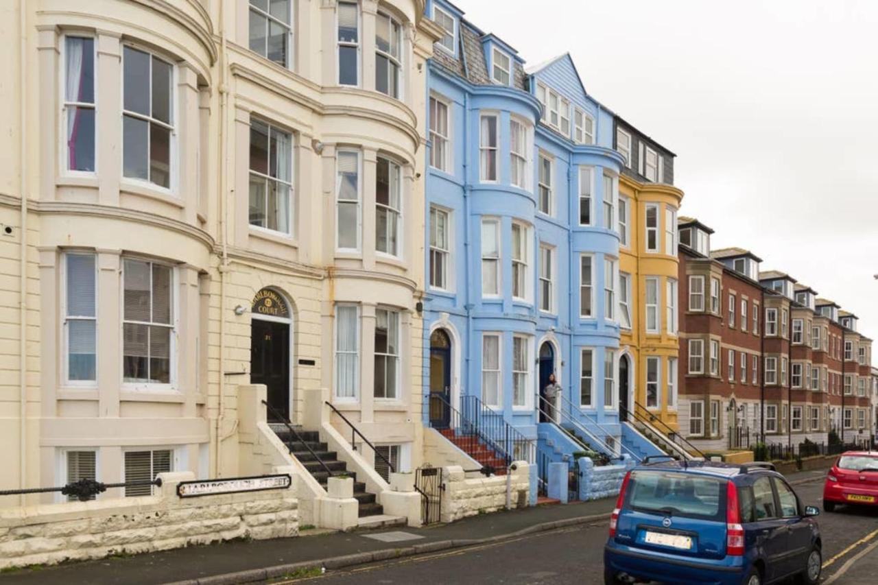 Seaside Retreat In North Bay - With Parking Scarborough