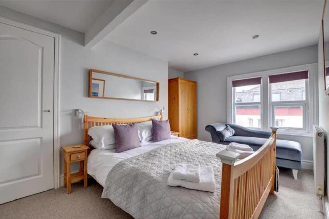Seaside Retreat In North Bay - With Parking Holiday home *