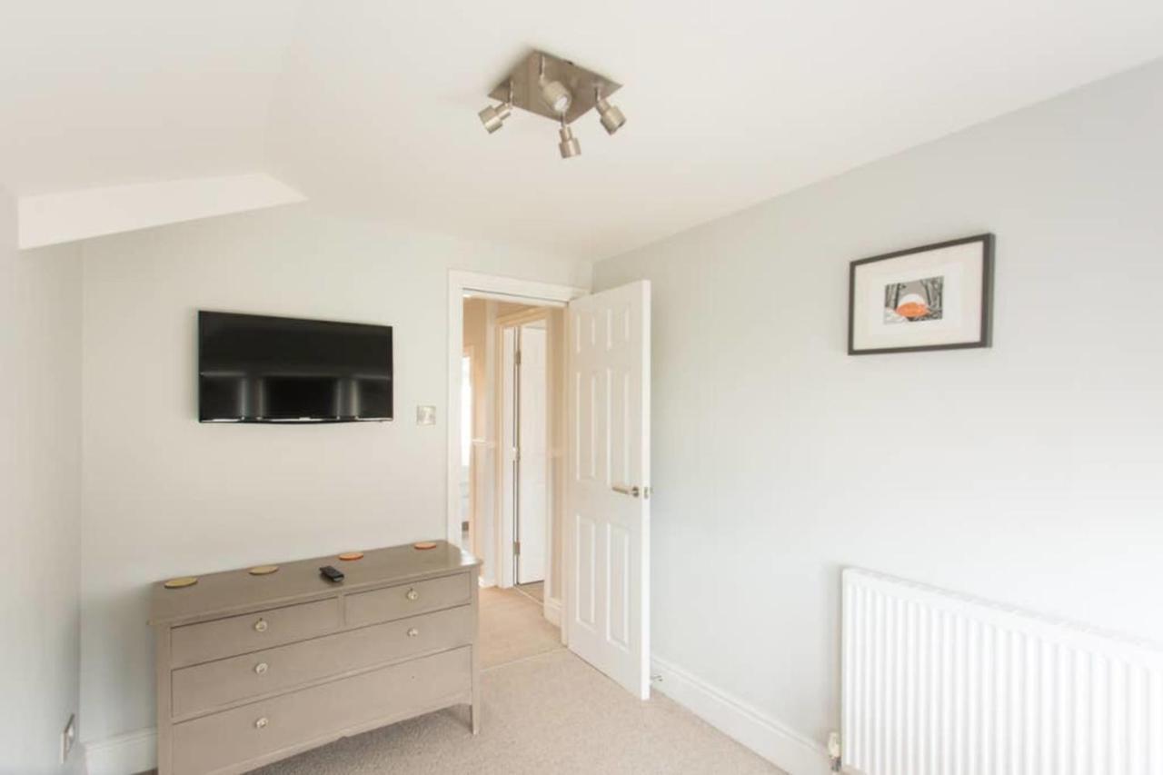 Seaside Retreat In North Bay - With Parking Holiday home