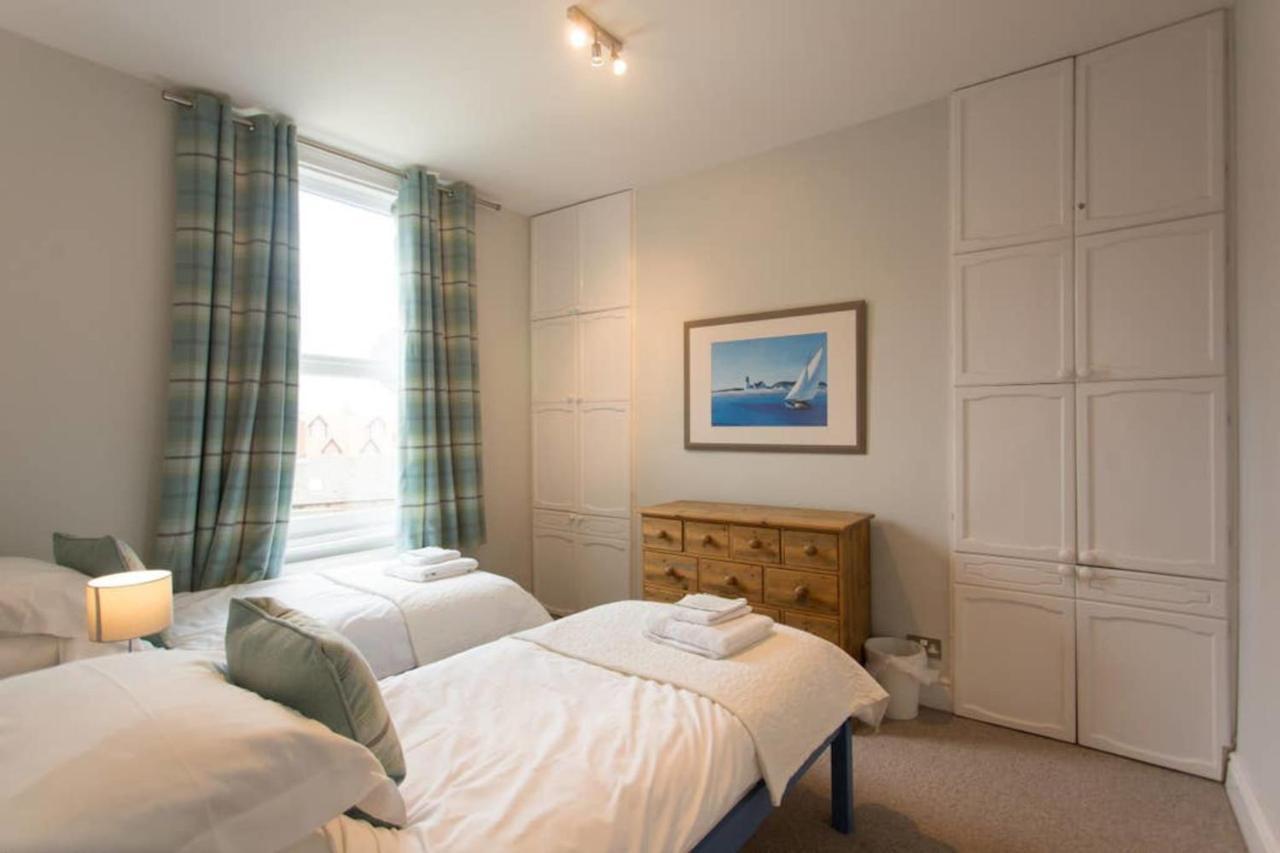 Seaside Retreat In North Bay - With Parking Holiday home