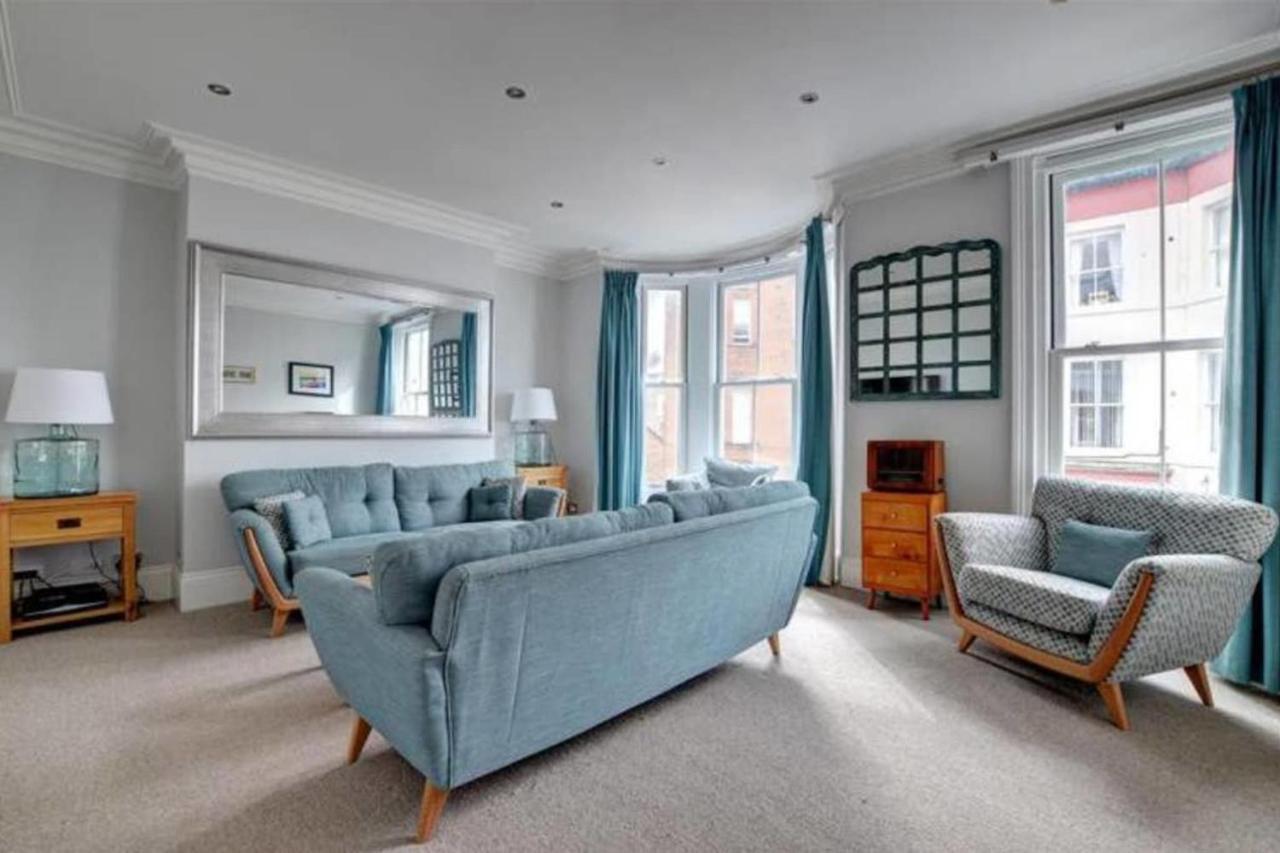 Seaside Retreat In North Bay - With Parking * Scarborough