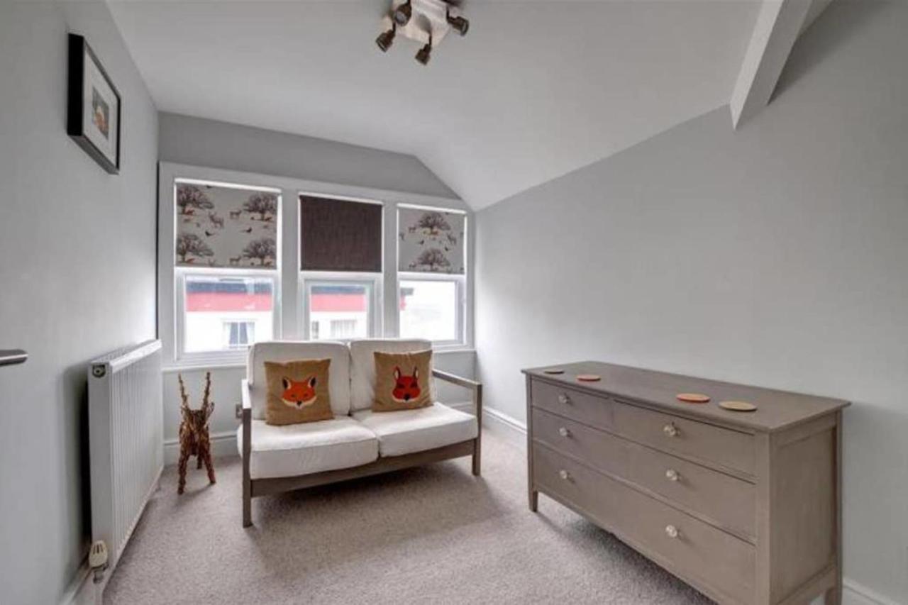 Seaside Retreat In North Bay - With Parking