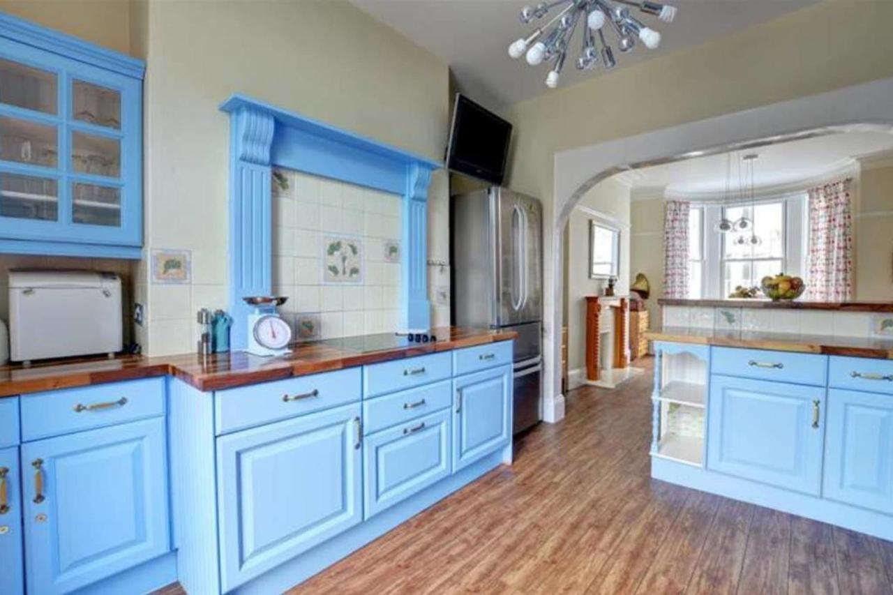 Seaside Retreat In North Bay - With Parking *