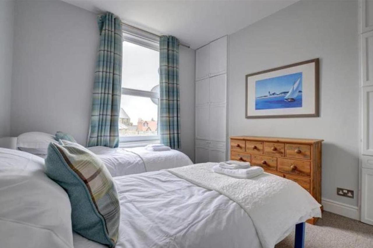 Seaside Retreat In North Bay - With Parking *