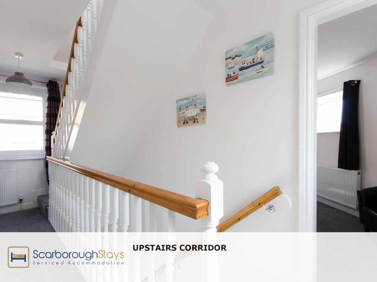 Candler - 3 Bedroom Townhouse With Parking - Patio Area & Seating Holiday home Scarborough