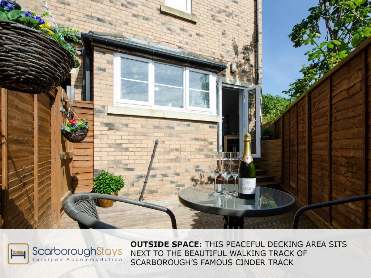 Candler - 3 Bedroom Townhouse With Parking - Patio Area & Seating Holiday home Scarborough