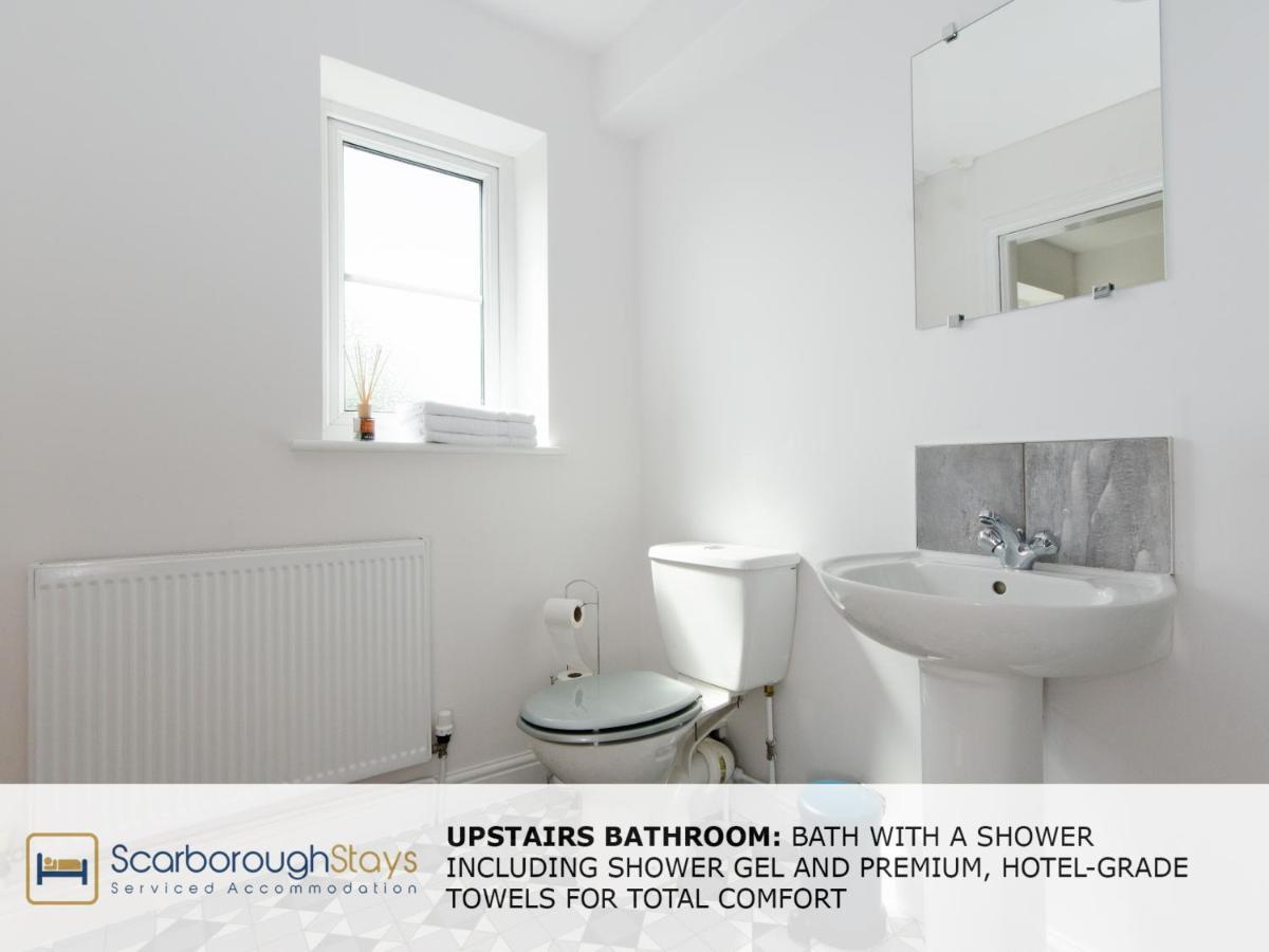 Holiday home Candler - 3 Bedroom Townhouse With Parking - Patio Area & Seating Scarborough