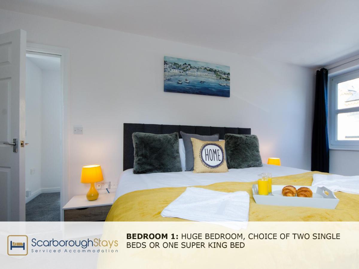 Candler - 3 Bedroom Townhouse With Parking - Patio Area & Seating Holiday home Scarborough