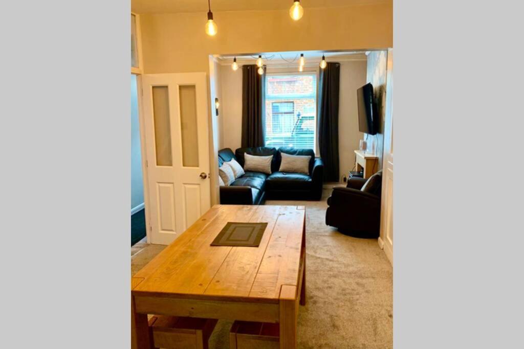 Durham House - Fantastic Location And Great Price In * Scarborough