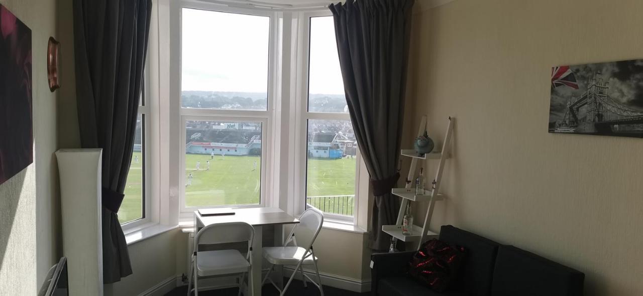 Cricketers View Too - Flat 6 Apartment *