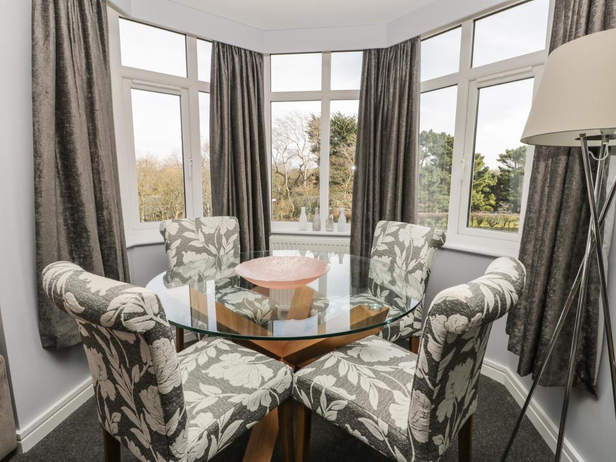 Manor Heath 4 Apartment