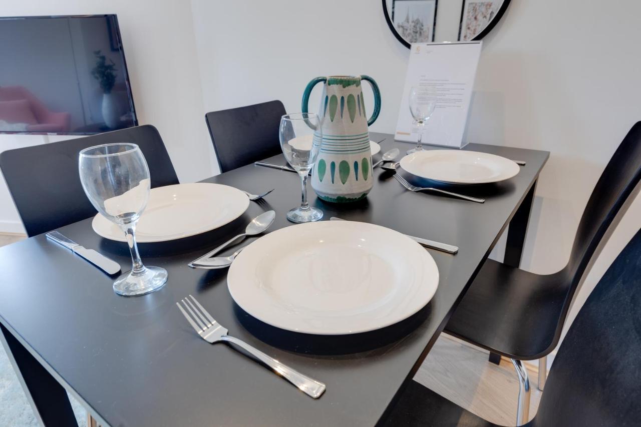Ultra Luxe 2 Bedroom Near Beach, Centre & Peasholm Park Apartment Scarborough