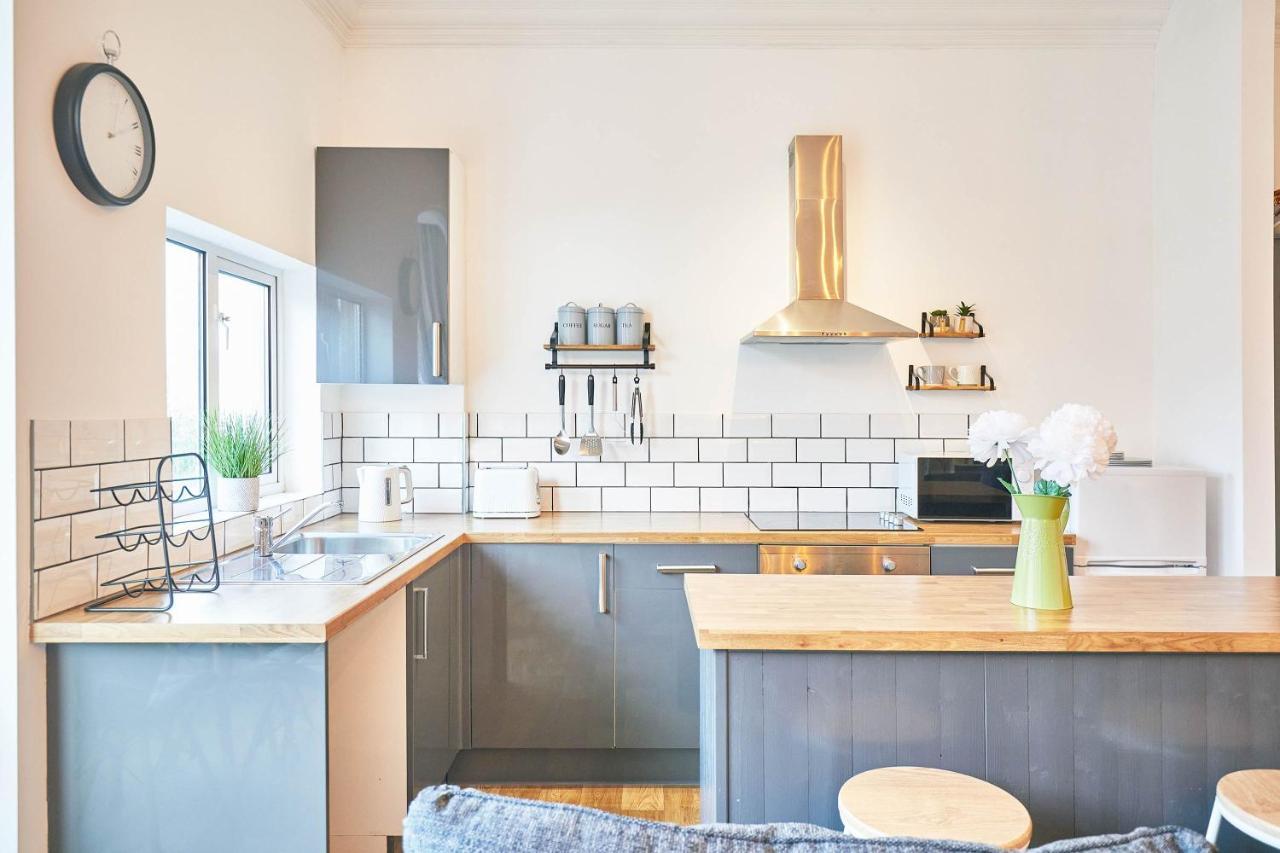 Host & - The Lookout Apartment *