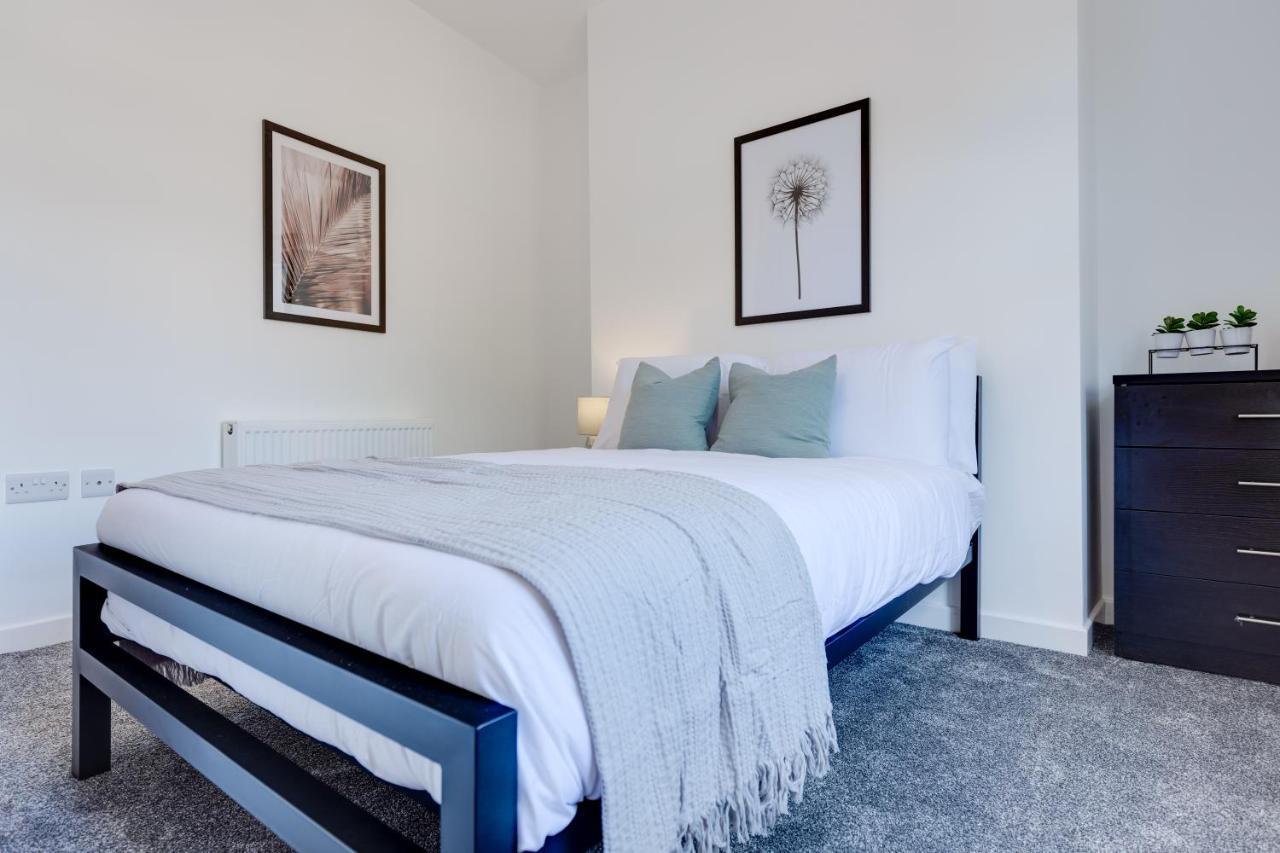 Ultra Luxe 2 Bedroom Near Beach, Centre & Peasholm Park Apartment Scarborough