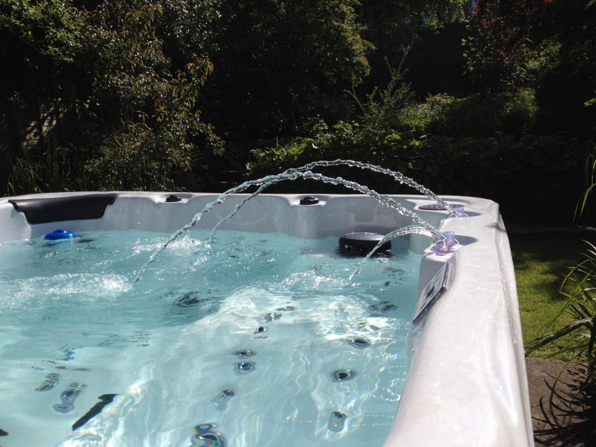 Holiday home Large 5 Bed House In Near The Beach, Large Garden & Hot Tub Scarborough