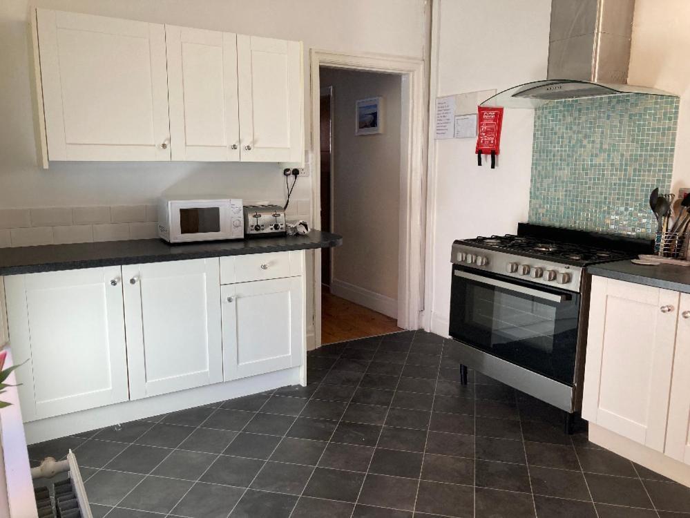 Holiday home Large 5 Bed House In Near The Beach, Large Garden & Hot Tub