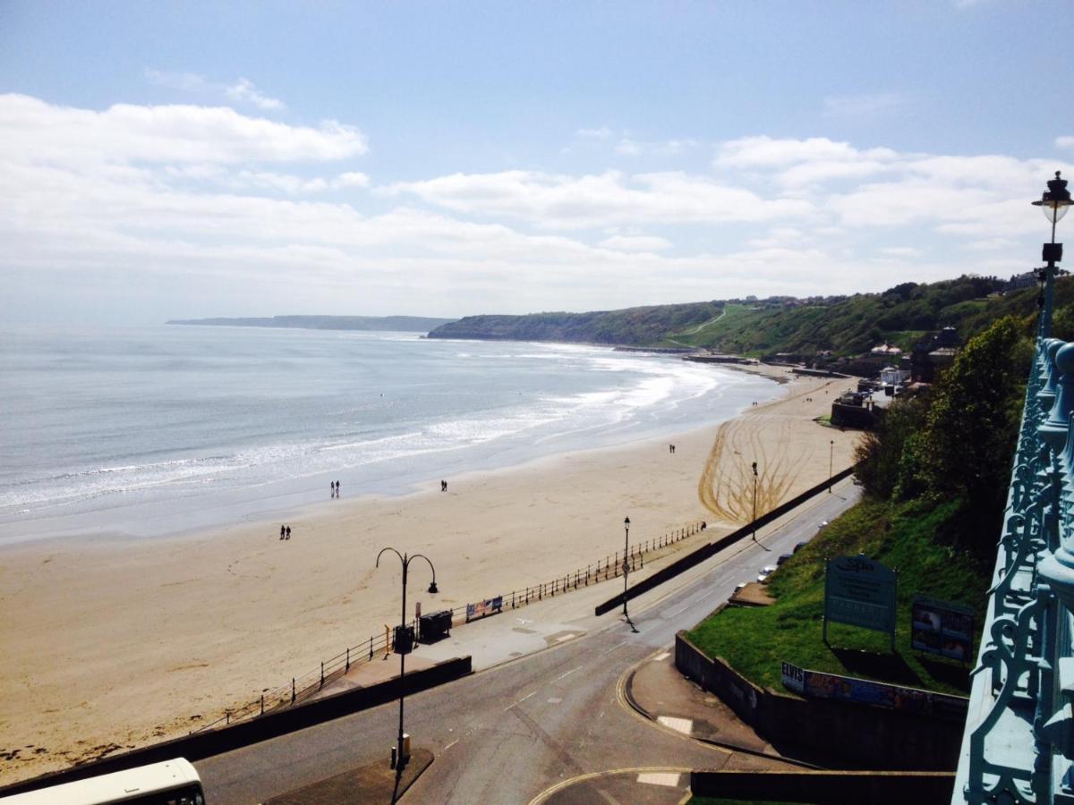 Large 5 Bed House In Near The Beach, Large Garden & Hot Tub Holiday home *