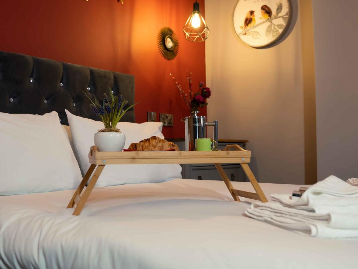 Pass The Keys Amazing, Newly Renovated 5bedroom House Sleeps 10 * Scarborough