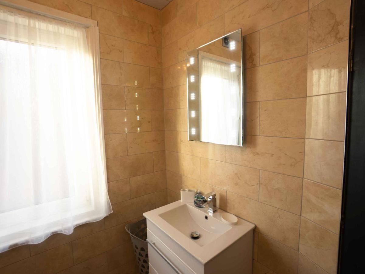 Pass The Keys Amazing, Newly Renovated 5bedroom House Sleeps 10 Scarborough
