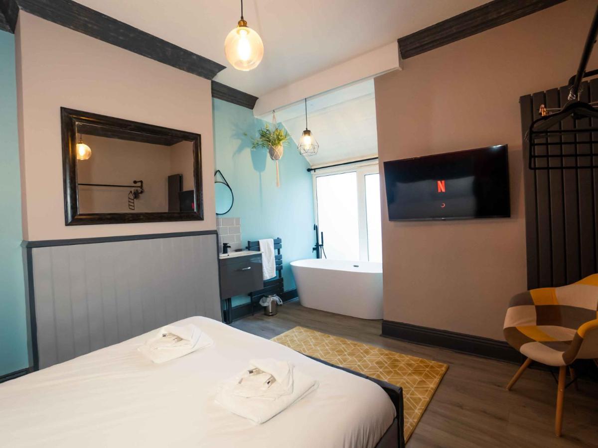 Pass The Keys Amazing, Newly Renovated 5bedroom House Sleeps 10 Holiday home *