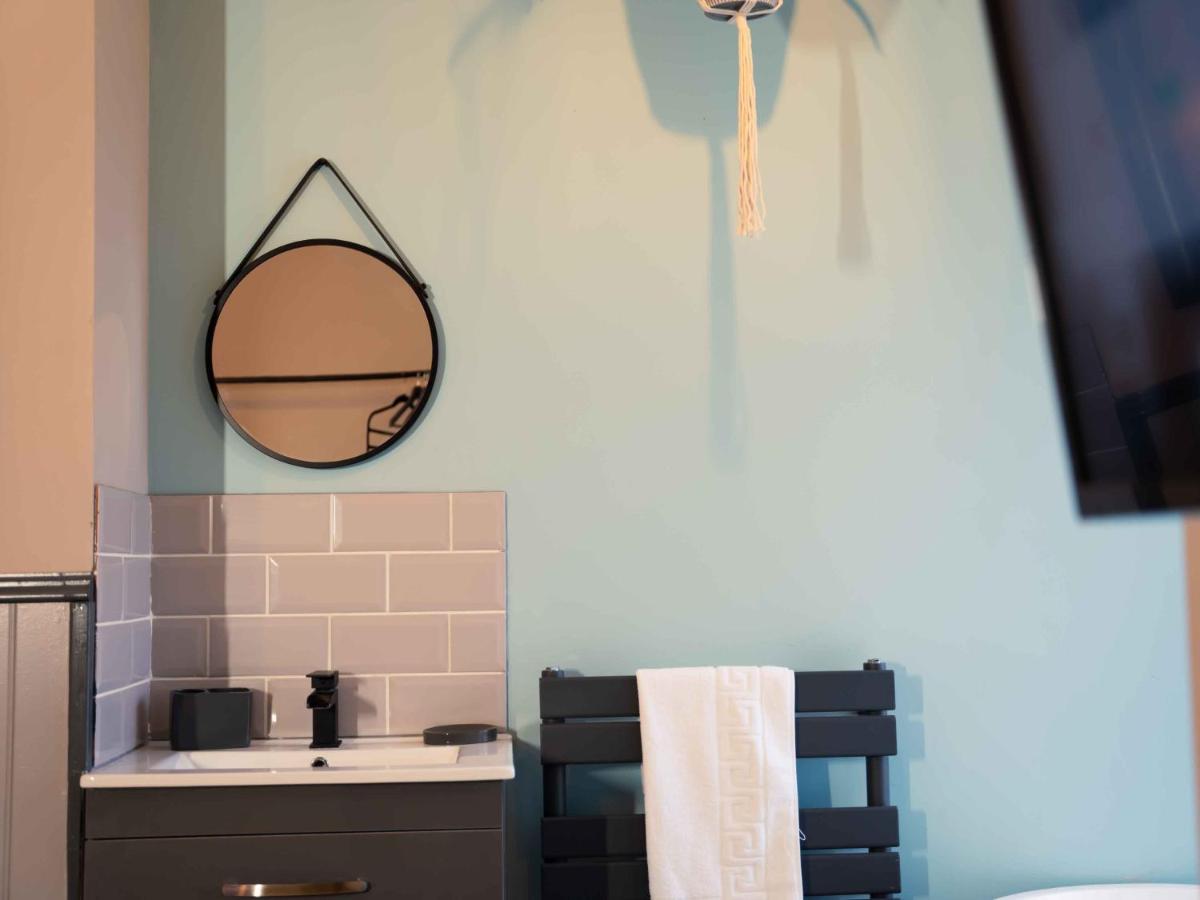 Pass The Keys Amazing, Newly Renovated 5bedroom House Sleeps 10 Scarborough