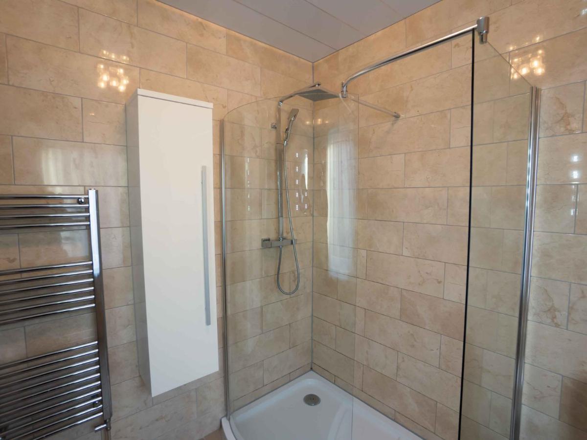 Pass The Keys Amazing, Newly Renovated 5bedroom House Sleeps 10 Holiday home