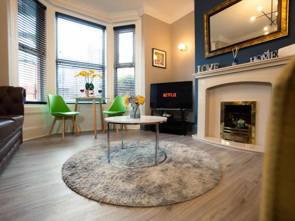 Pass The Keys Amazing, Newly Renovated 5bedroom House Sleeps 10 Holiday home Scarborough