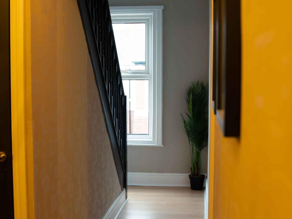 Pass The Keys Amazing, Newly Renovated 5bedroom House Sleeps 10 Holiday home Scarborough