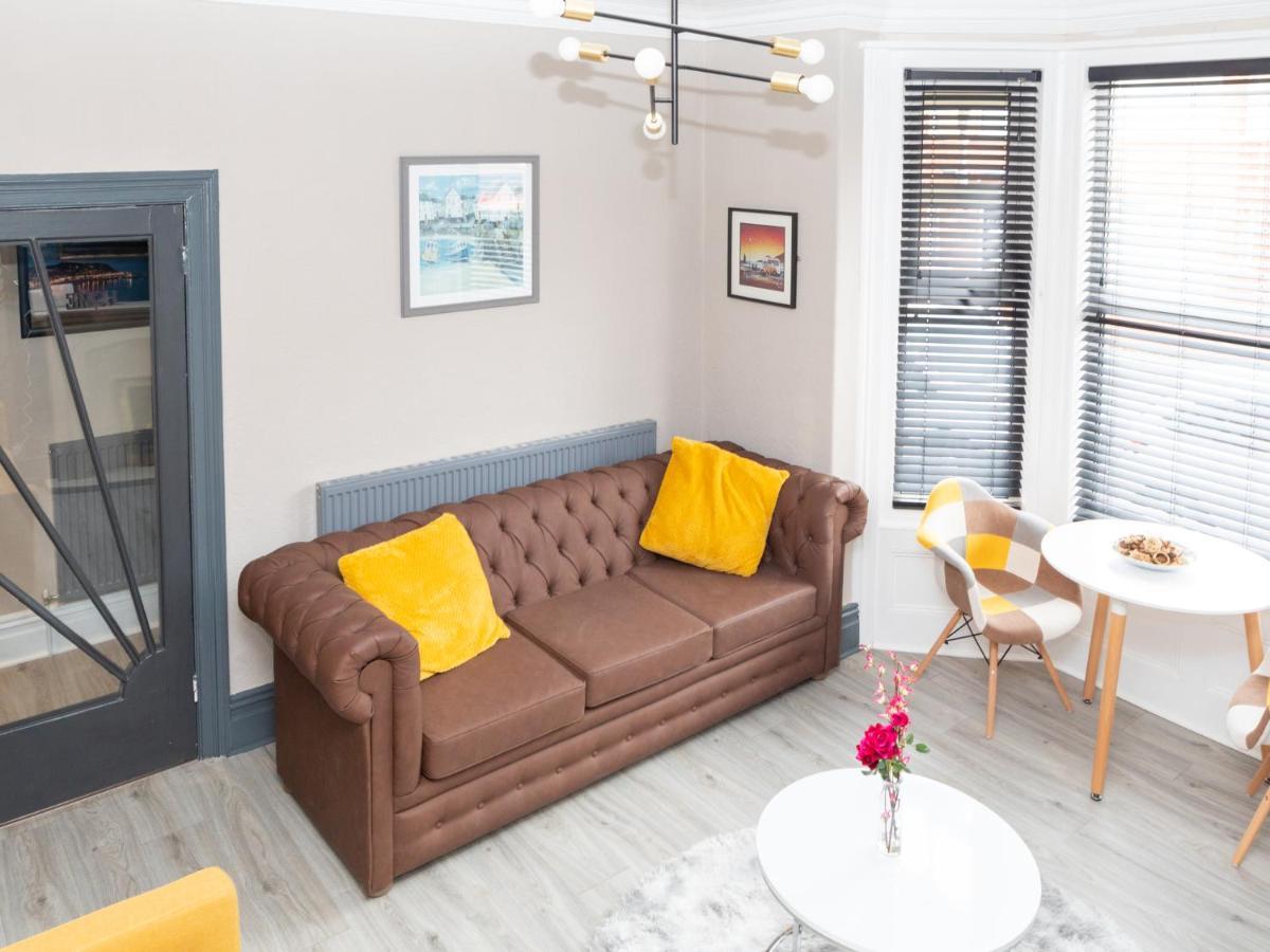 Pass The Keys Amazing, Newly Renovated 5bedroom House Sleeps 10 Holiday home *