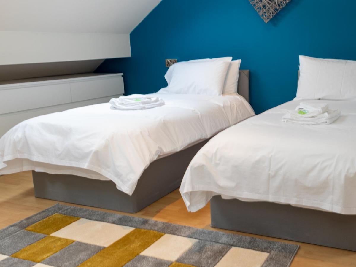 Pass The Keys Amazing, Newly Renovated 5bedroom House Sleeps 10 *